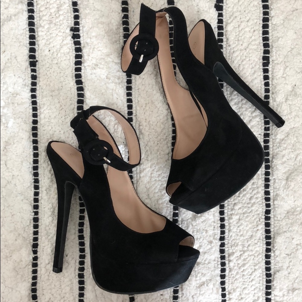 LOLA SHOETIQUE Black peep toe platform heels